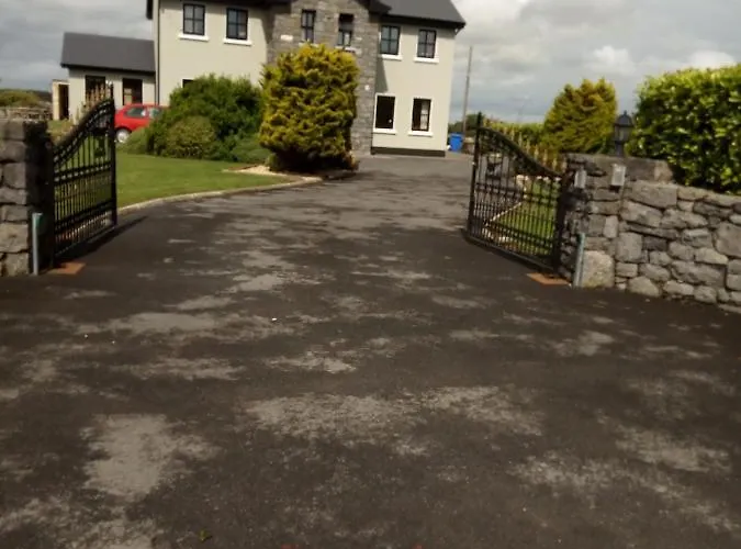 Апартаменты Burren View Self Catering *