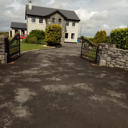 شقة Burren View Self Catering *